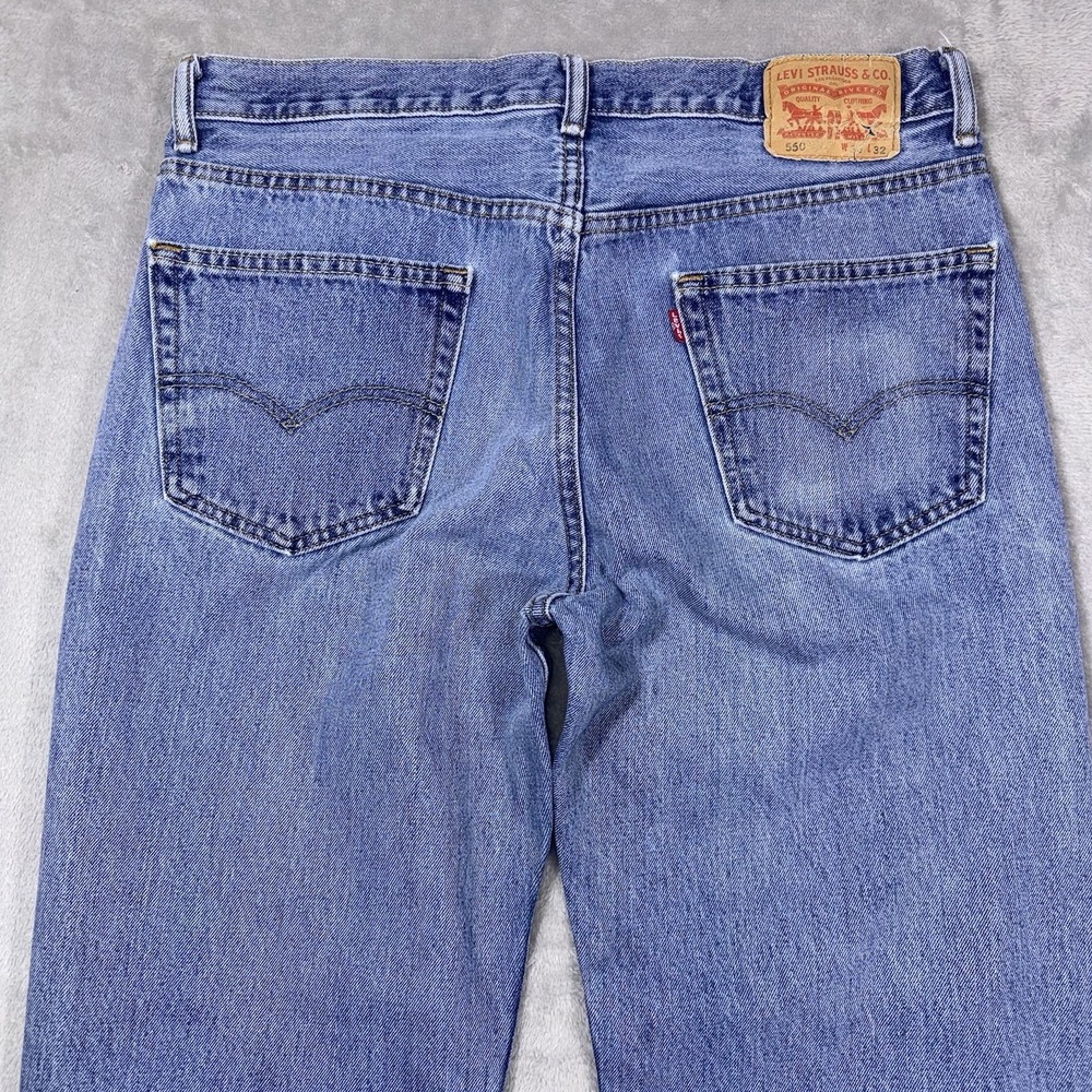 Levis 550 Jeans Mens 36x32 Blue Medium Wash Relaxed Tapered Denim Casual - Picture 6 of 13